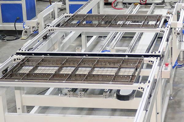 Macchina di saldatura automatica a punti multipli per scaffalature di filo frigorifero e reti di maglie di acciaio 4