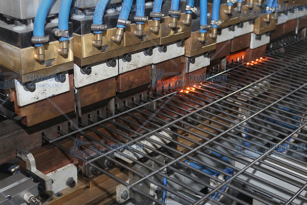 Macchina di saldatura automatica avanzata per scaffalature di piattaforme 6