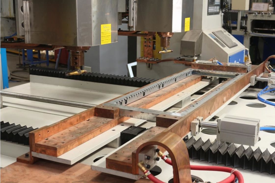 Saldatrice a punti di tipo mobile automatica multipunto con piastra per porta in lamiera inossidabile di sicurezza Hwashi