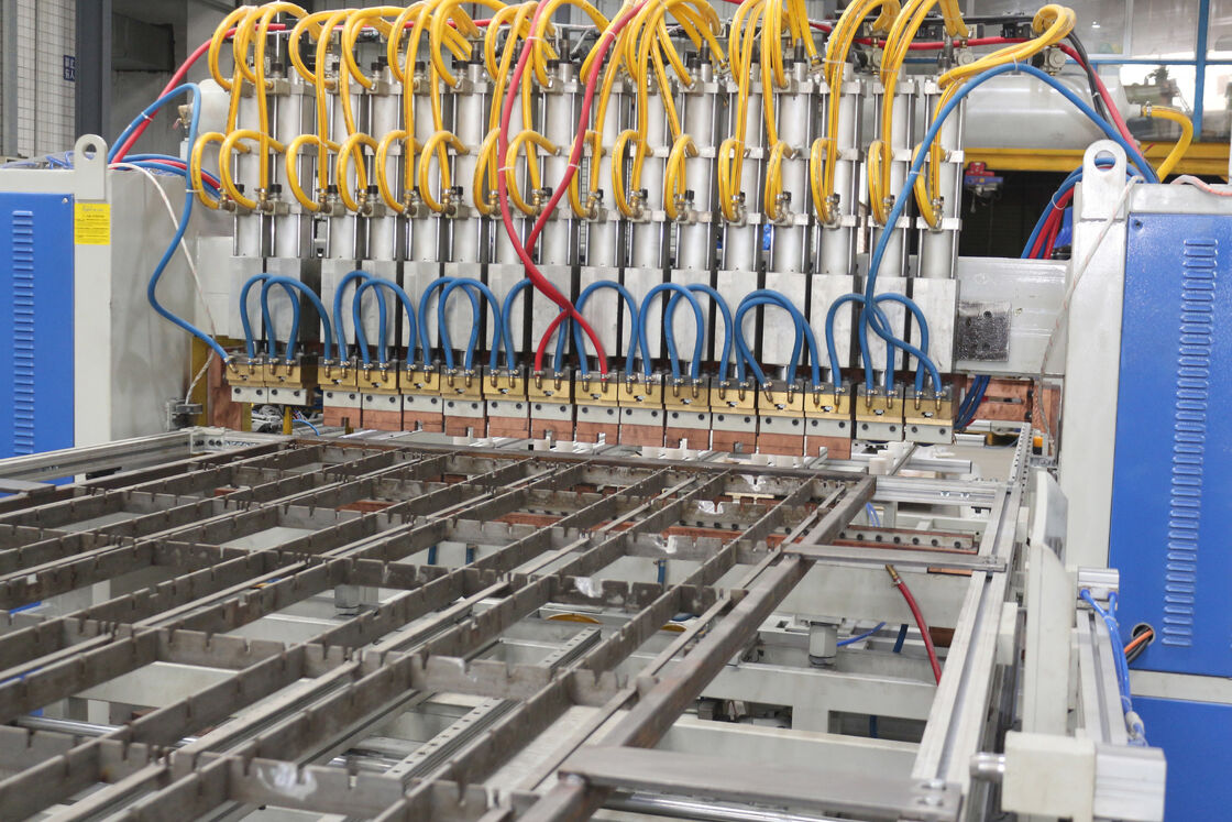 Saldatrice per forni a testa singola Hwashi CNC Auto Feeder, macchina per saldatura a punti automatica per rete metallica/scaffali da cucina